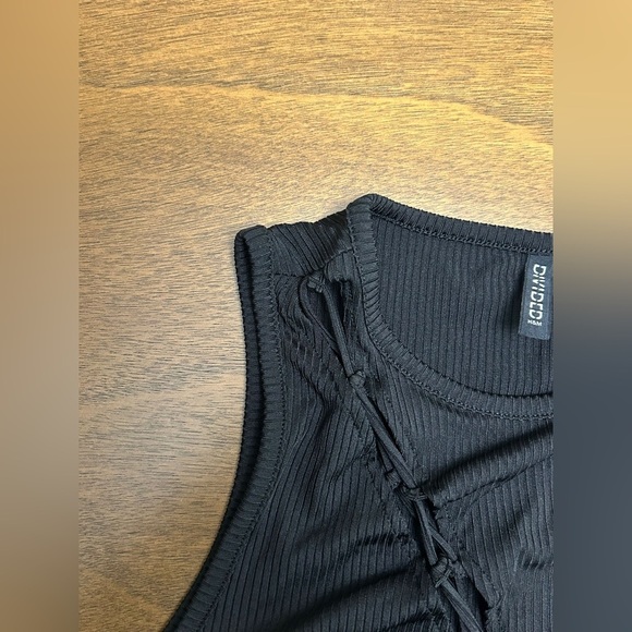H&M Womens Top Size M Black Cropped Sleeveless Tank Stretch (0314) - Picture 8 of 8